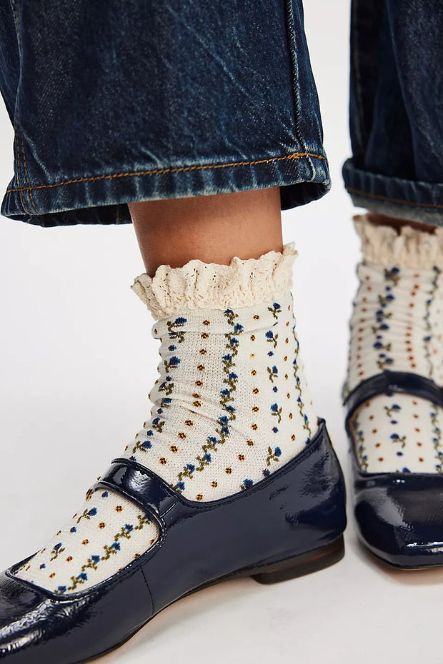 Rosebud Waffle Knit Ankle Sock